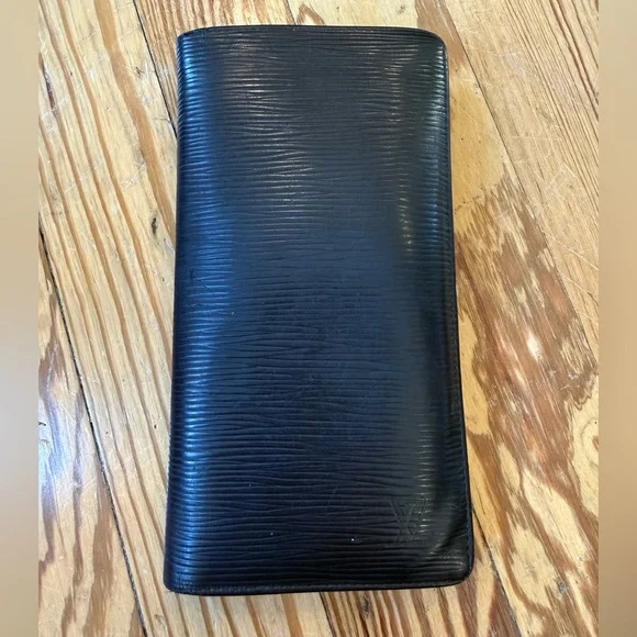 Louis Vuitton Black Epi Leather Wallet w LV Dust Bag - Picture 3 of 12